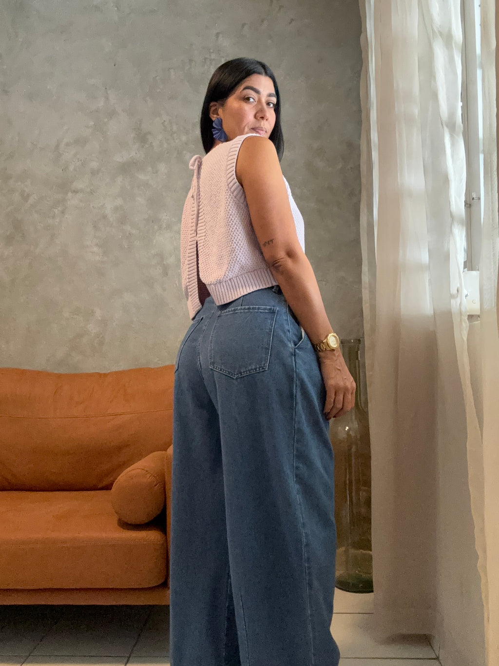 MID-RISE PLEAT DETAIL DENIM PANTS