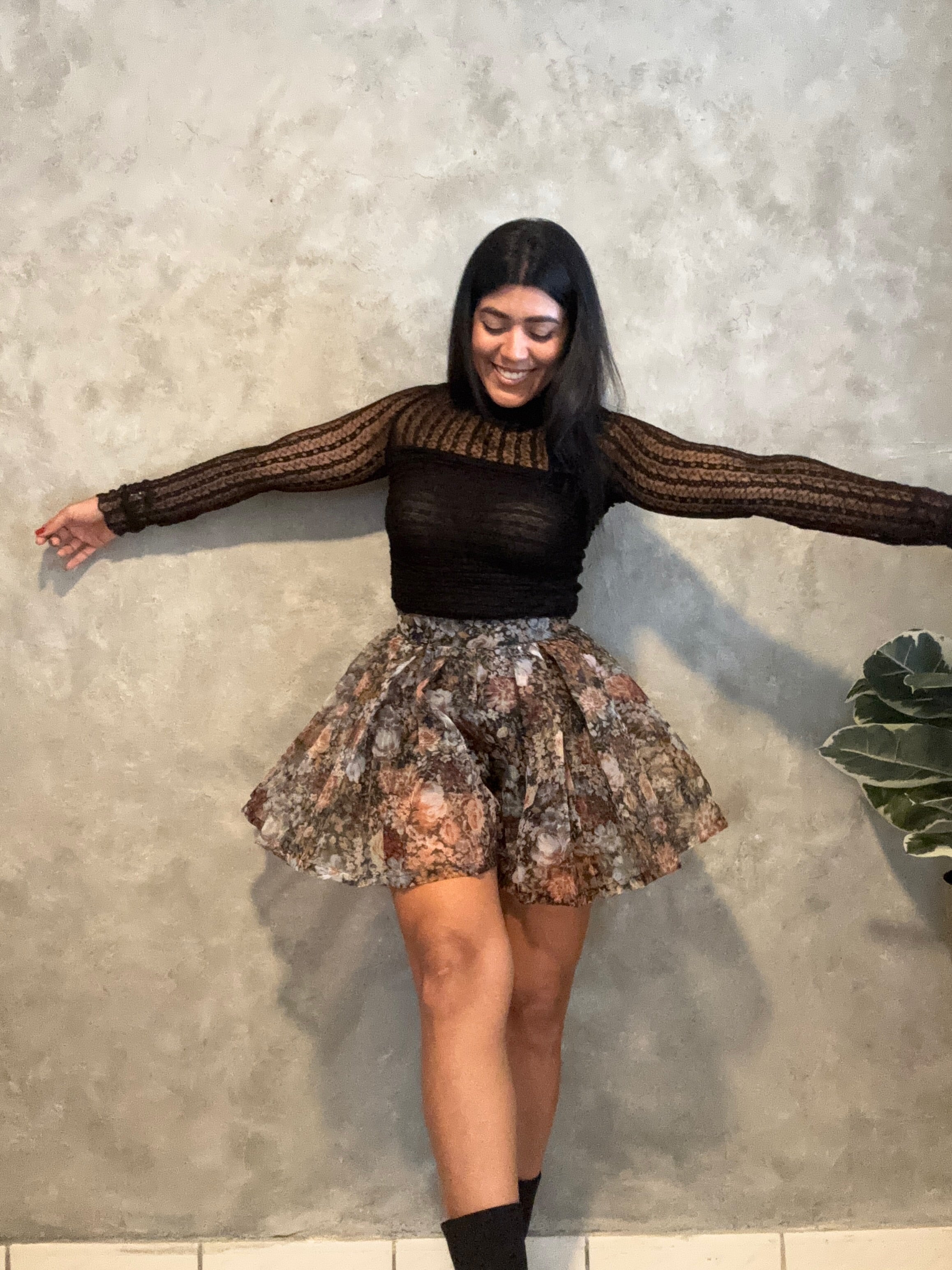 FLORAL ORGANZA PLEATED MINI SKORT