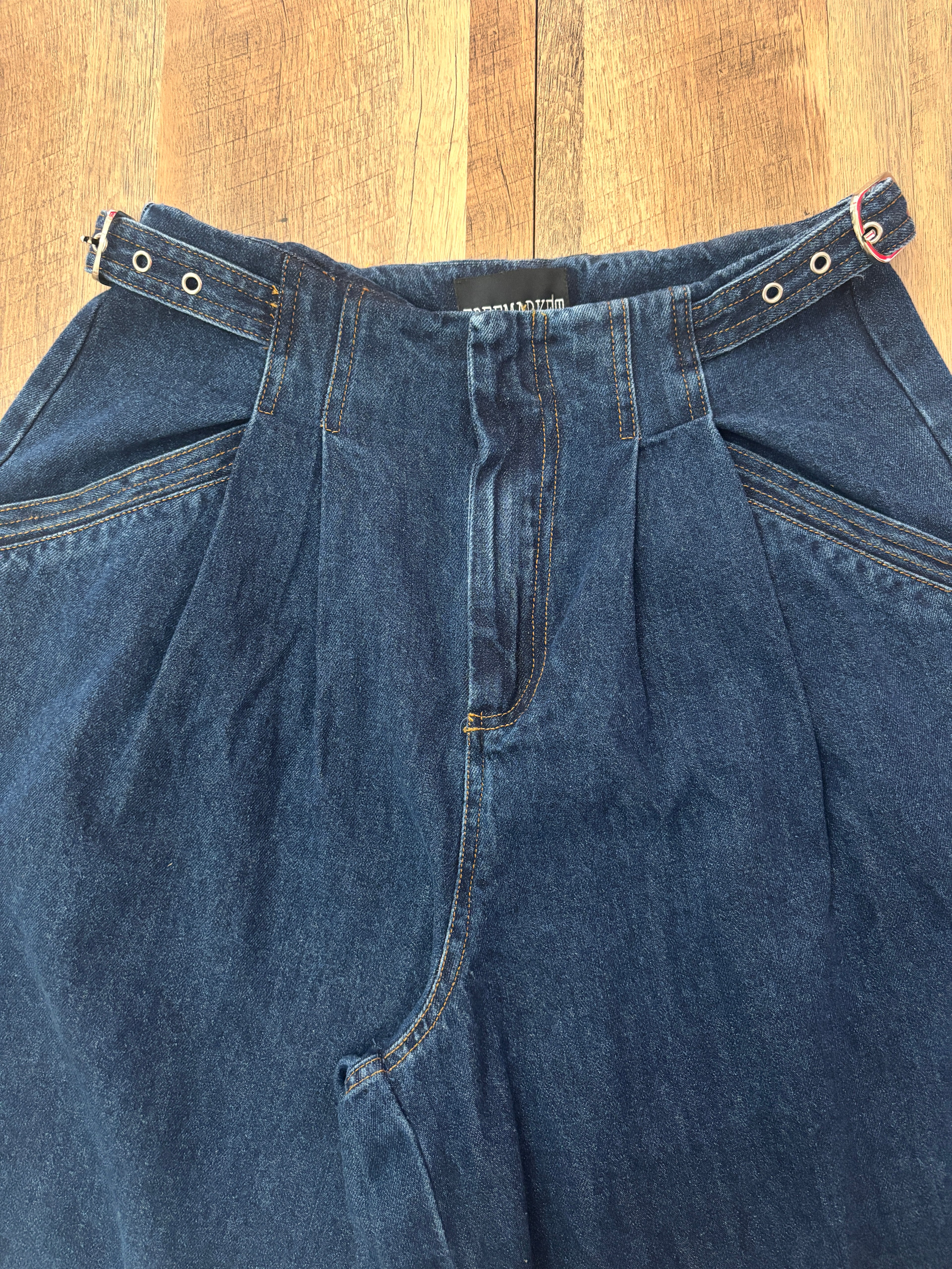 WIDE LEG PLEATED DENIM