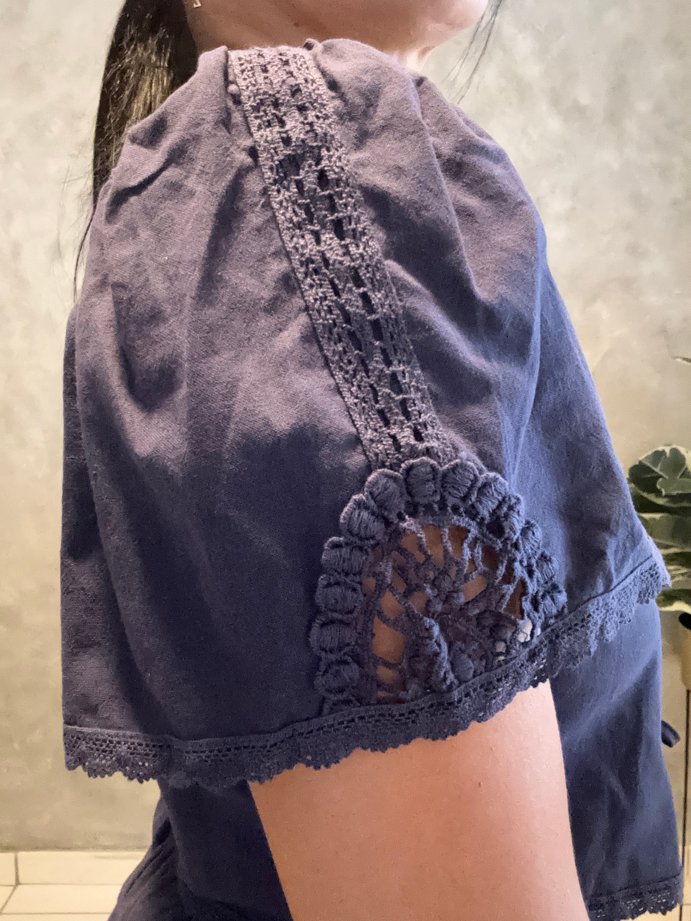 CROCHET LACE DETAIL CROP TOP