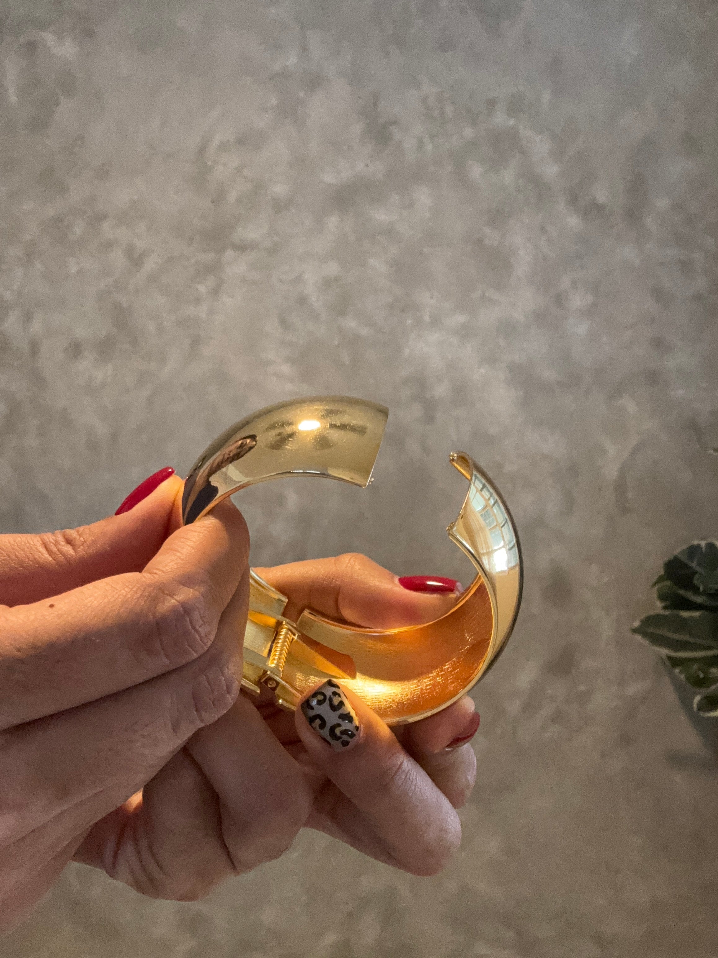 BOLD WIDE RESIN BRACELETS - GOLD